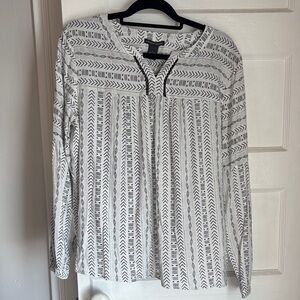 Chelsea & Theodore Black and White Geometric Blouse